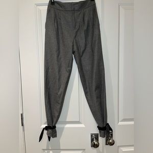 Alice + Olivia gray trousers size 0. Brand new with tags.